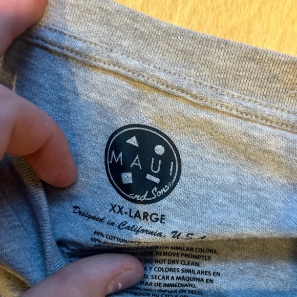Maui and sons shirt and mtv shirt - Picture 5 of 7